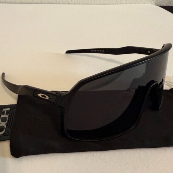 OO9406 Oakley SUTRO Matte Black Frame Prizm Polarized Black Lenses - Picture 6 of 10